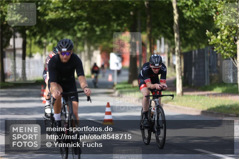 10.08.2025 - GEWOBA Citytriathlon Bremen Yannick Fuchs http://msf.ph/oto/8548715 10.08.2025 12:14:55 Radfahren 551, 627, 635, 657, 736, 826, 857, 895, 897, 959, 1020 meine-sportfotos.de