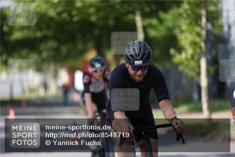 10.08.2025 - GEWOBA Citytriathlon Bremen Yannick Fuchs http://msf.ph/oto/8548719 10.08.2025 12:14:56 Radfahren 551, 627, 635, 657, 736, 753, 826, 857, 895, 897, 959, 1020 meine-sportfotos.de