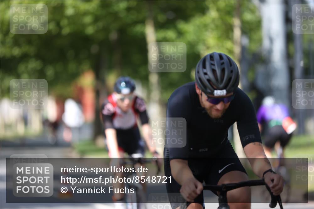 10.08.2025 - GEWOBA Citytriathlon Bremen Yannick Fuchs http://msf.ph/oto/8548721 10.08.2025 12:14:56 Radfahren 551, 627, 635, 657, 736, 753, 826, 857, 895, 897, 959, 1020 meine-sportfotos.de