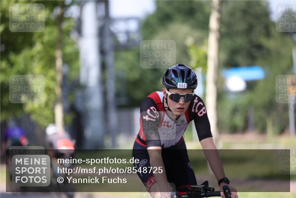 10.08.2025 - GEWOBA Citytriathlon Bremen Yannick Fuchs http://msf.ph/oto/8548725 10.08.2025 12:14:57 Radfahren 551, 627, 635, 657, 736, 753, 826, 857, 895, 897, 959, 1011, 1020 meine-sportfotos.de