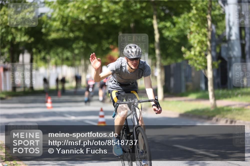 10.08.2025 - GEWOBA Citytriathlon Bremen Yannick Fuchs http://msf.ph/oto/8548737 10.08.2025 12:14:59 Radfahren 551, 564, 627, 635, 657, 753, 826, 852, 857, 895, 897, 959, 1011, 1020 meine-sportfotos.de
