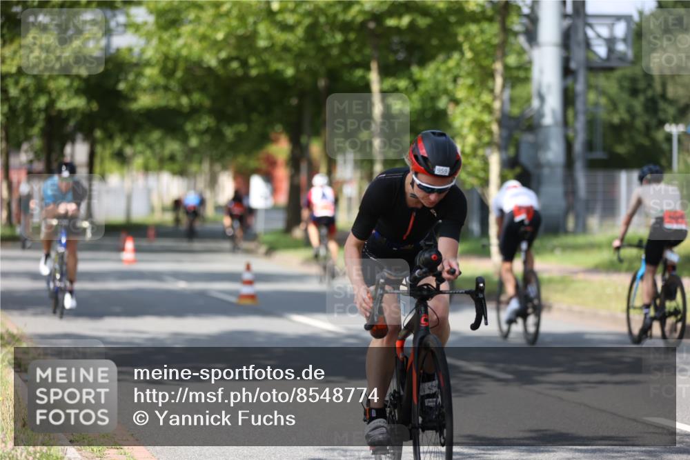 10.08.2025 - GEWOBA Citytriathlon Bremen Yannick Fuchs http://msf.ph/oto/8548774 10.08.2025 12:15:08 Radfahren 551, 564, 591, 627, 753, 826, 852, 876, 897, 947, 959, 1011, 1020 meine-sportfotos.de