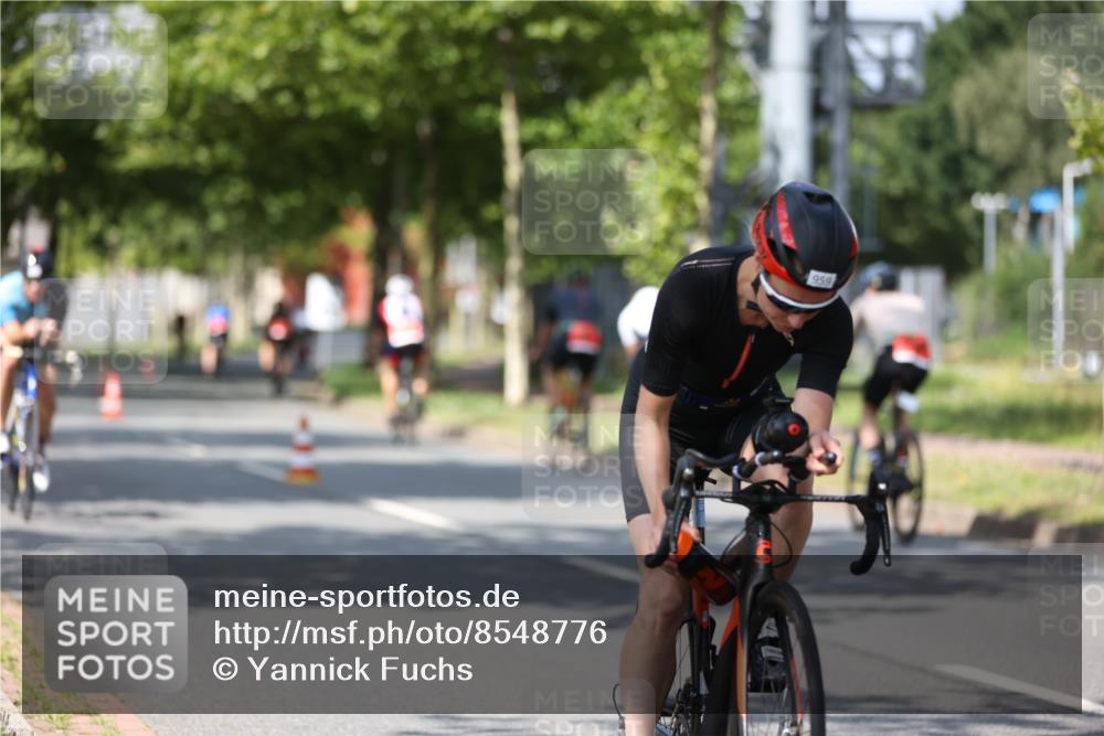 10.08.2025 - GEWOBA Citytriathlon Bremen Yannick Fuchs http://msf.ph/oto/8548776 10.08.2025 12:15:08 Radfahren 551, 564, 591, 627, 753, 826, 852, 876, 897, 947, 959, 1011, 1020 meine-sportfotos.de