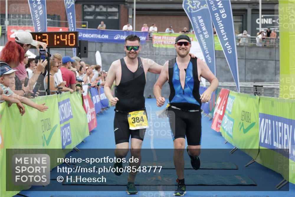 10.08.2025 - GEWOBA Citytriathlon Bremen H.Heesch http://msf.ph/oto/8548777 10.08.2025 11:35:22 Ziel 379, 384 meine-sportfotos.de