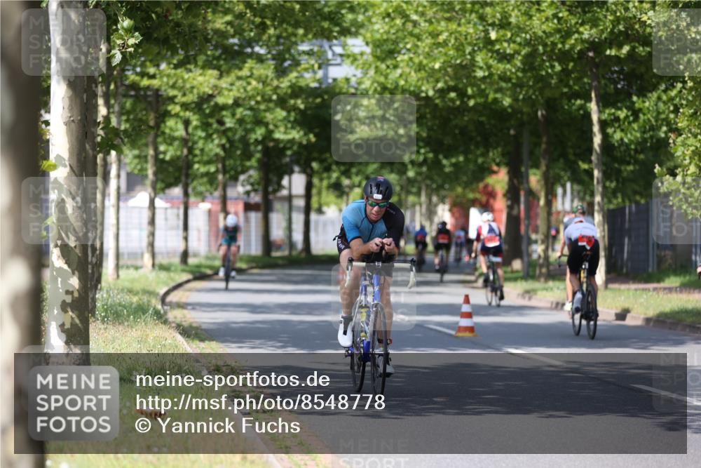 10.08.2025 - GEWOBA Citytriathlon Bremen Yannick Fuchs http://msf.ph/oto/8548778 10.08.2025 12:15:09 Radfahren 551, 564, 591, 627, 753, 826, 852, 876, 947, 959, 1011, 1020 meine-sportfotos.de