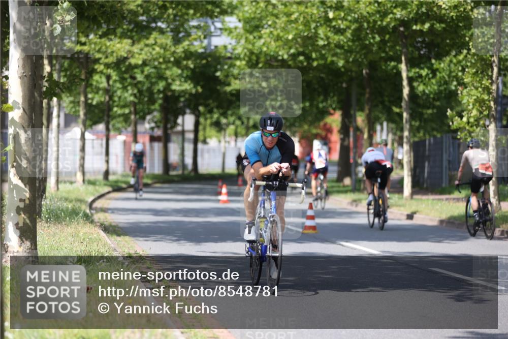 10.08.2025 - GEWOBA Citytriathlon Bremen Yannick Fuchs http://msf.ph/oto/8548781 10.08.2025 12:15:09 Radfahren 551, 564, 591, 627, 753, 826, 852, 876, 947, 959, 1011, 1020 meine-sportfotos.de