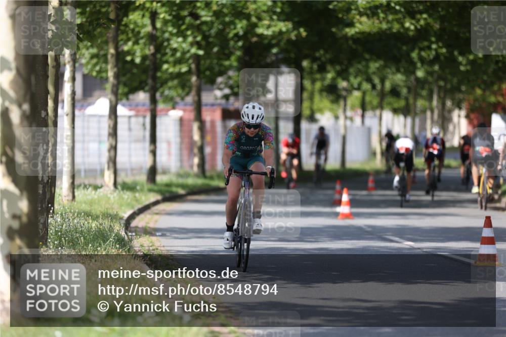 10.08.2025 - GEWOBA Citytriathlon Bremen Yannick Fuchs http://msf.ph/oto/8548794 10.08.2025 12:15:11 Radfahren 564, 591, 753, 826, 852, 876, 947, 959, 1011, 1020 meine-sportfotos.de