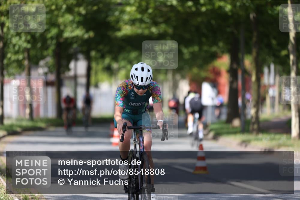 10.08.2025 - GEWOBA Citytriathlon Bremen Yannick Fuchs http://msf.ph/oto/8548808 10.08.2025 12:15:12 Radfahren 564, 591, 643, 753, 852, 876, 947, 959, 1011, 1020 meine-sportfotos.de