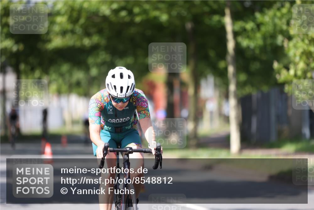 10.08.2025 - GEWOBA Citytriathlon Bremen Yannick Fuchs http://msf.ph/oto/8548812 10.08.2025 12:15:12 Radfahren 564, 591, 643, 753, 852, 876, 947, 959, 1011, 1020 meine-sportfotos.de