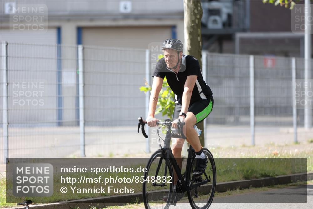 10.08.2025 - GEWOBA Citytriathlon Bremen Yannick Fuchs http://msf.ph/oto/8548832 10.08.2025 13:17:38 Radfahren 567, 825, 853, 1018 meine-sportfotos.de