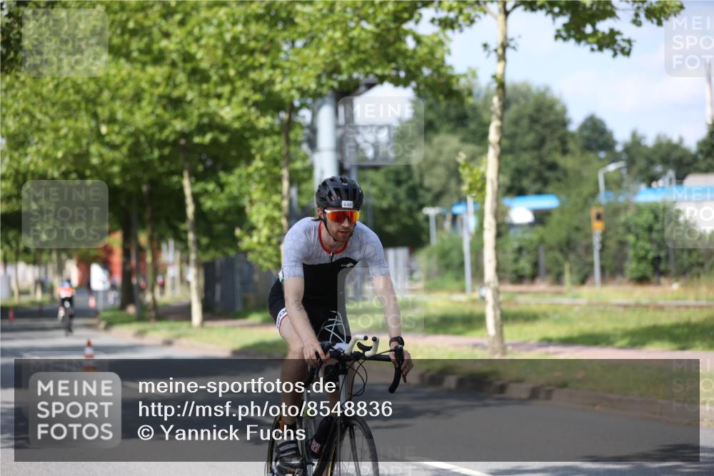 10.08.2025 - GEWOBA Citytriathlon Bremen Yannick Fuchs http://msf.ph/oto/8548836 10.08.2025 12:15:18 Radfahren 564, 591, 643, 753, 852, 858, 876, 947, 959, 1011 meine-sportfotos.de