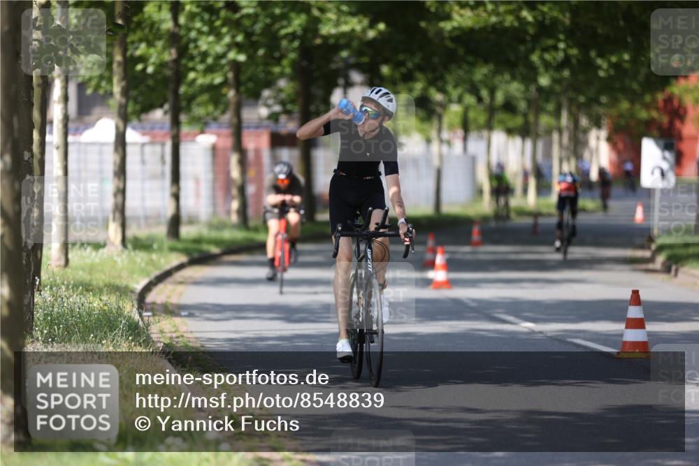10.08.2025 - GEWOBA Citytriathlon Bremen Yannick Fuchs http://msf.ph/oto/8548839 10.08.2025 12:15:20 Radfahren 564, 591, 643, 753, 834, 852, 858, 876, 947, 959, 1011 meine-sportfotos.de