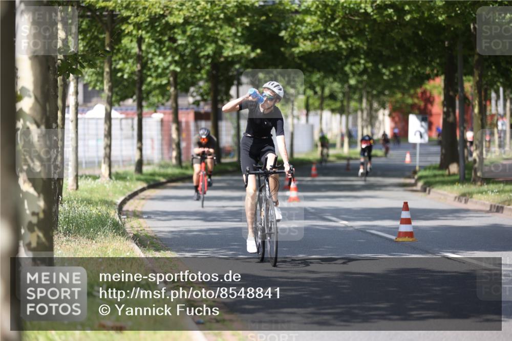 10.08.2025 - GEWOBA Citytriathlon Bremen Yannick Fuchs http://msf.ph/oto/8548841 10.08.2025 12:15:20 Radfahren 564, 591, 643, 753, 834, 852, 858, 876, 947, 959, 1011 meine-sportfotos.de
