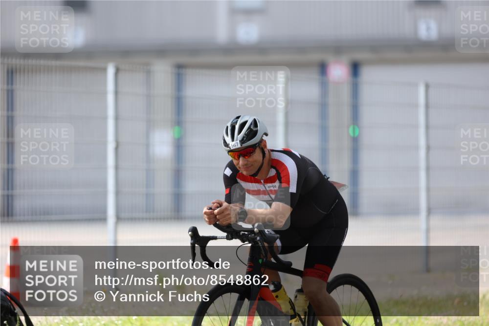 10.08.2025 - GEWOBA Citytriathlon Bremen Yannick Fuchs http://msf.ph/oto/8548862 10.08.2025 13:17:47 Radfahren 567, 825, 853 meine-sportfotos.de
