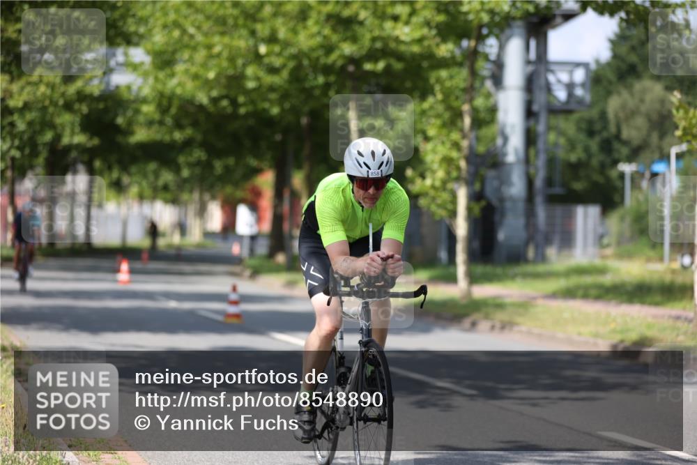 10.08.2025 - GEWOBA Citytriathlon Bremen Yannick Fuchs http://msf.ph/oto/8548890 10.08.2025 12:15:30 Radfahren 591, 641, 643, 834, 858, 876 meine-sportfotos.de