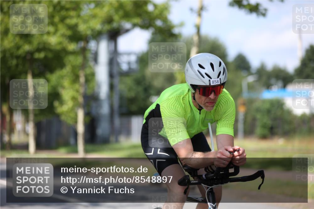 10.08.2025 - GEWOBA Citytriathlon Bremen Yannick Fuchs http://msf.ph/oto/8548897 10.08.2025 12:15:31 Radfahren 591, 641, 643, 834, 858 meine-sportfotos.de