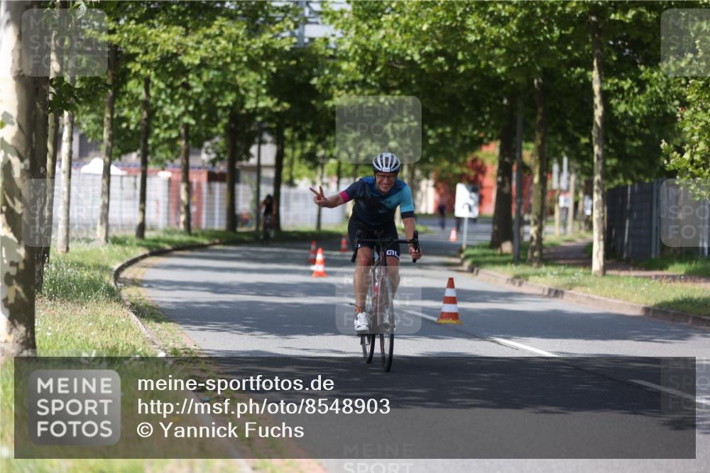 10.08.2025 - GEWOBA Citytriathlon Bremen Yannick Fuchs http://msf.ph/oto/8548903 10.08.2025 12:15:33 Radfahren 591, 641, 643, 834, 858 meine-sportfotos.de