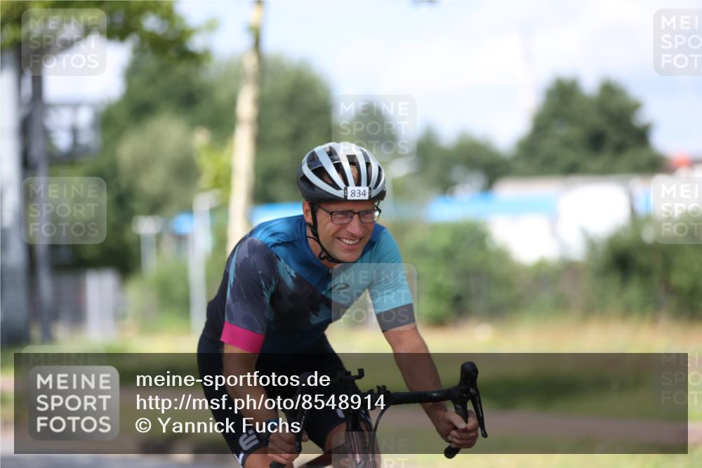 10.08.2025 - GEWOBA Citytriathlon Bremen Yannick Fuchs http://msf.ph/oto/8548914 10.08.2025 12:15:34 Radfahren 626, 641, 643, 834, 858 meine-sportfotos.de