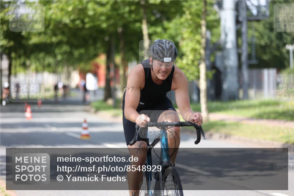 10.08.2025 - GEWOBA Citytriathlon Bremen Yannick Fuchs http://msf.ph/oto/8548929 10.08.2025 12:15:40 Radfahren 626, 641, 682, 834, 836, 839, 840, 858, 1016 meine-sportfotos.de