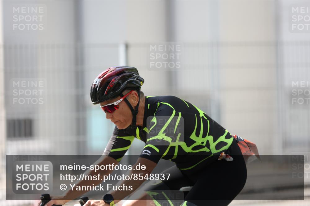 10.08.2025 - GEWOBA Citytriathlon Bremen Yannick Fuchs http://msf.ph/oto/8548937 10.08.2025 13:18:59 Radfahren 671, 709, 726, 899, 975 meine-sportfotos.de