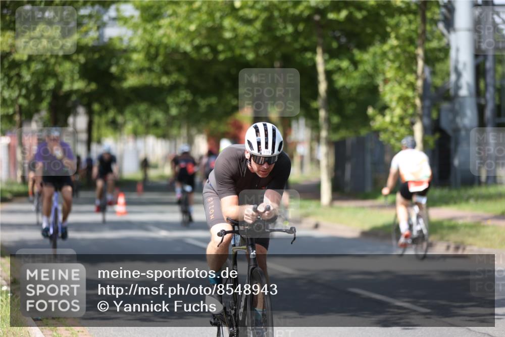 10.08.2025 - GEWOBA Citytriathlon Bremen Yannick Fuchs http://msf.ph/oto/8548943 10.08.2025 12:15:46 Radfahren 600, 626, 641, 682, 715, 824, 836, 839, 840, 859, 891, 1016, 1022 meine-sportfotos.de