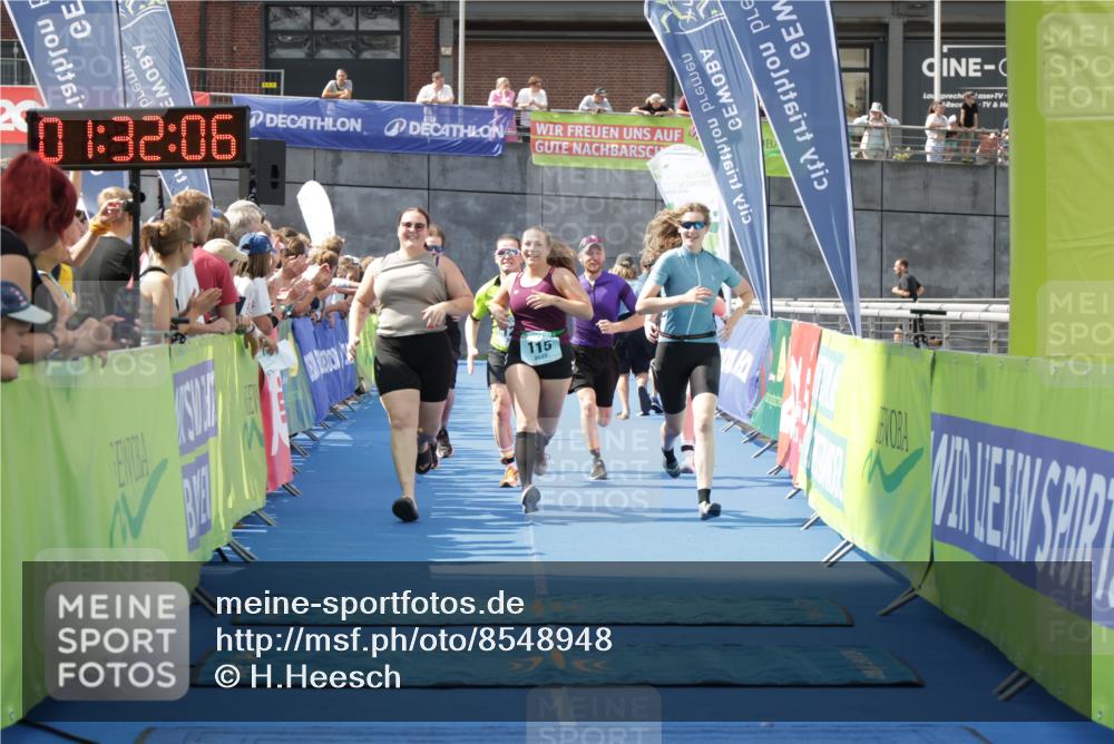 10.08.2025 - GEWOBA Citytriathlon Bremen H.Heesch http://msf.ph/oto/8548948 10.08.2025 11:35:47 Ziel 115, 125, 247 meine-sportfotos.de