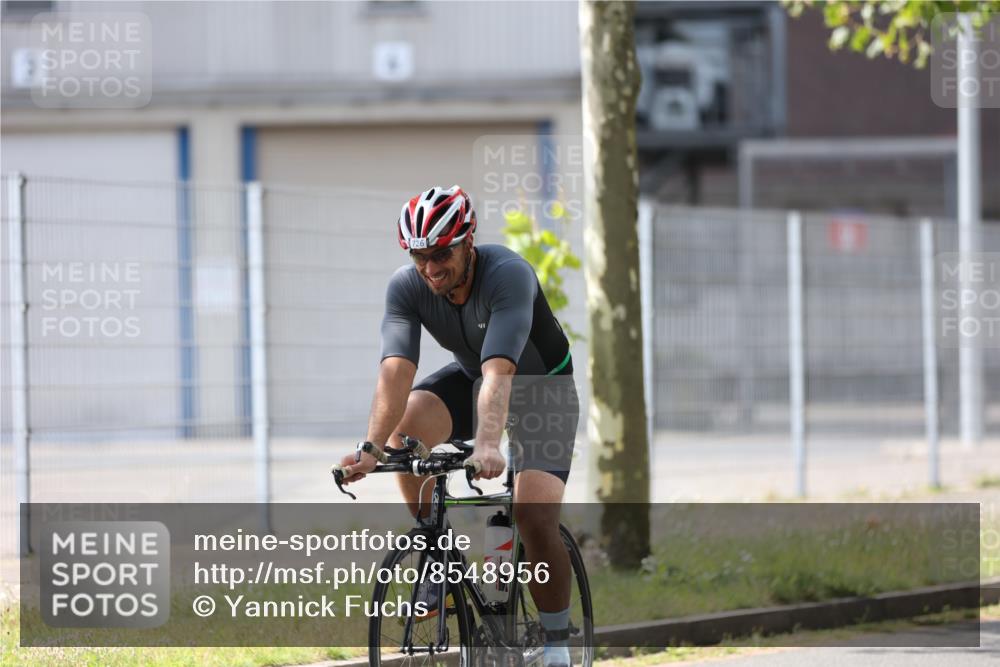 10.08.2025 - GEWOBA Citytriathlon Bremen Yannick Fuchs http://msf.ph/oto/8548956 10.08.2025 13:19:03 Radfahren 671, 709, 726, 899, 975, 1002 meine-sportfotos.de