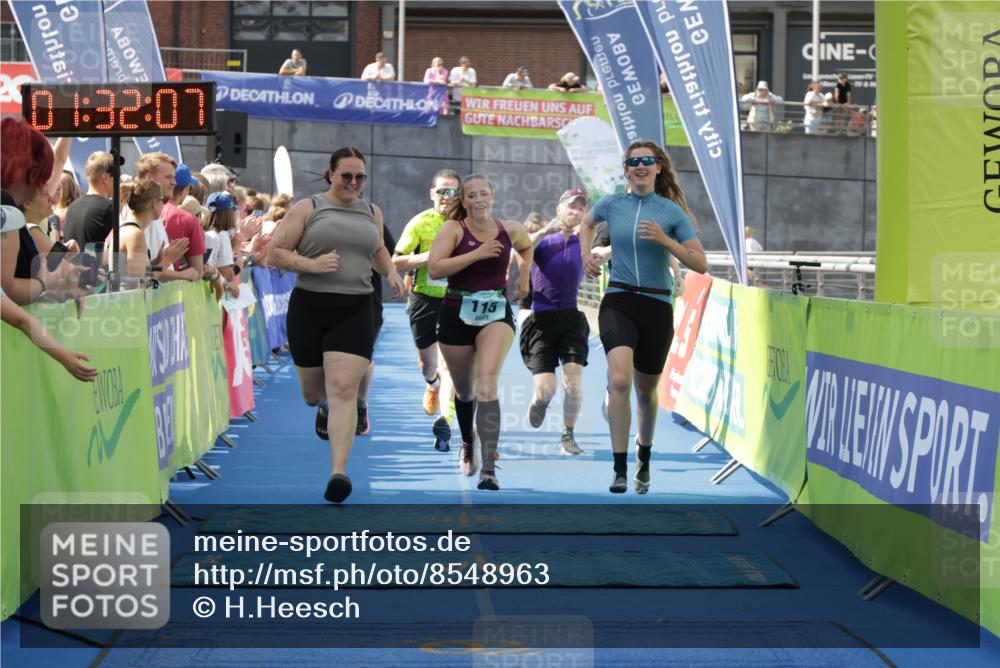 10.08.2025 - GEWOBA Citytriathlon Bremen H.Heesch http://msf.ph/oto/8548963 10.08.2025 11:35:48 Ziel 115, 125, 247 meine-sportfotos.de