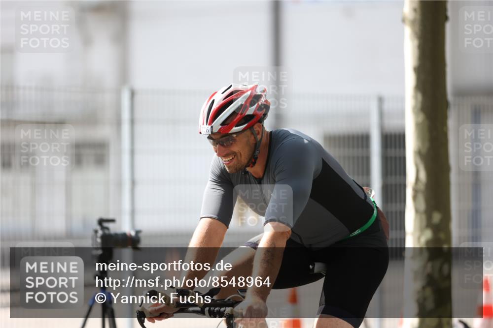 10.08.2025 - GEWOBA Citytriathlon Bremen Yannick Fuchs http://msf.ph/oto/8548964 10.08.2025 13:19:04 Radfahren 671, 709, 726, 899, 975, 1002 meine-sportfotos.de