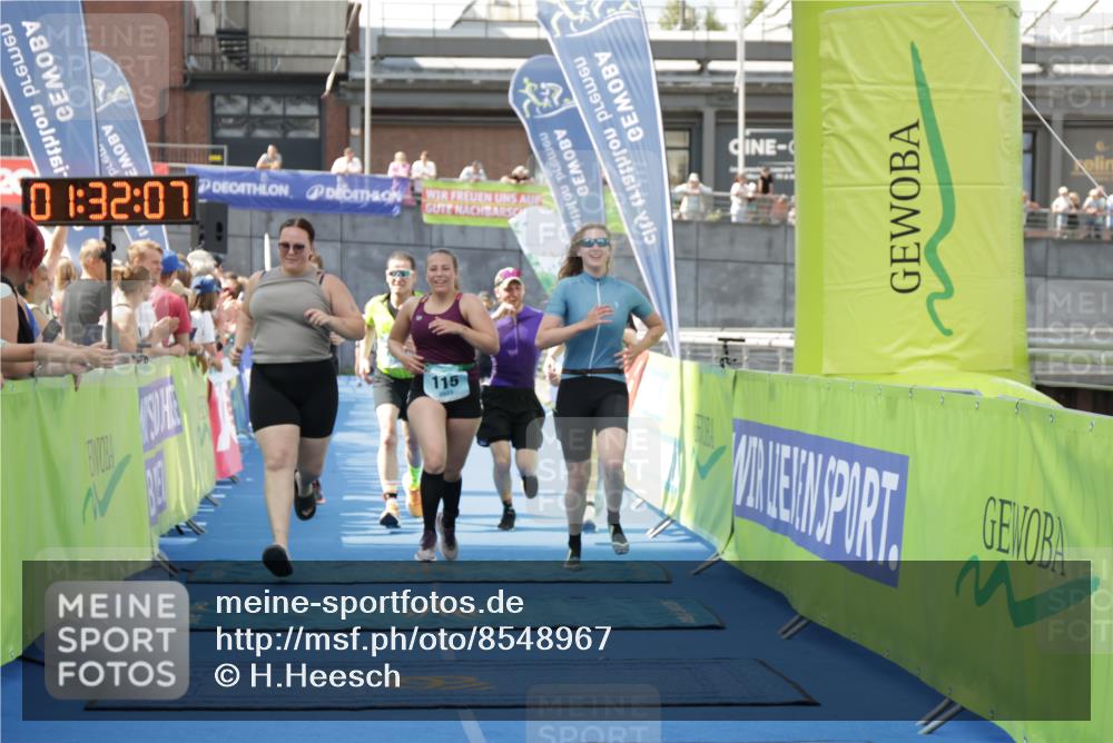 10.08.2025 - GEWOBA Citytriathlon Bremen H.Heesch http://msf.ph/oto/8548967 10.08.2025 11:35:49 Ziel 115, 125, 247 meine-sportfotos.de