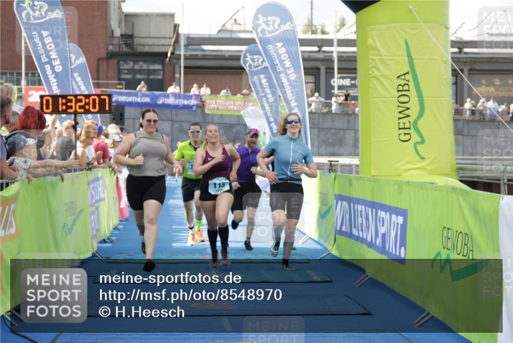 10.08.2025 - GEWOBA Citytriathlon Bremen H.Heesch http://msf.ph/oto/8548970 10.08.2025 11:35:49 Ziel 115, 125, 247 meine-sportfotos.de