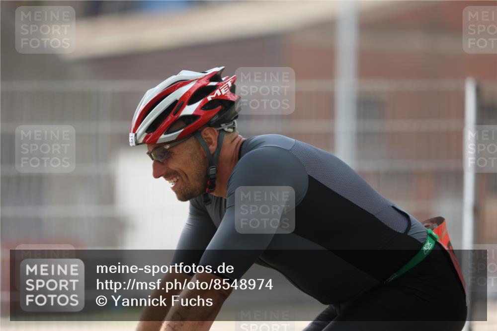 10.08.2025 - GEWOBA Citytriathlon Bremen Yannick Fuchs http://msf.ph/oto/8548974 10.08.2025 13:19:04 Radfahren 671, 709, 726, 899, 975, 1002 meine-sportfotos.de