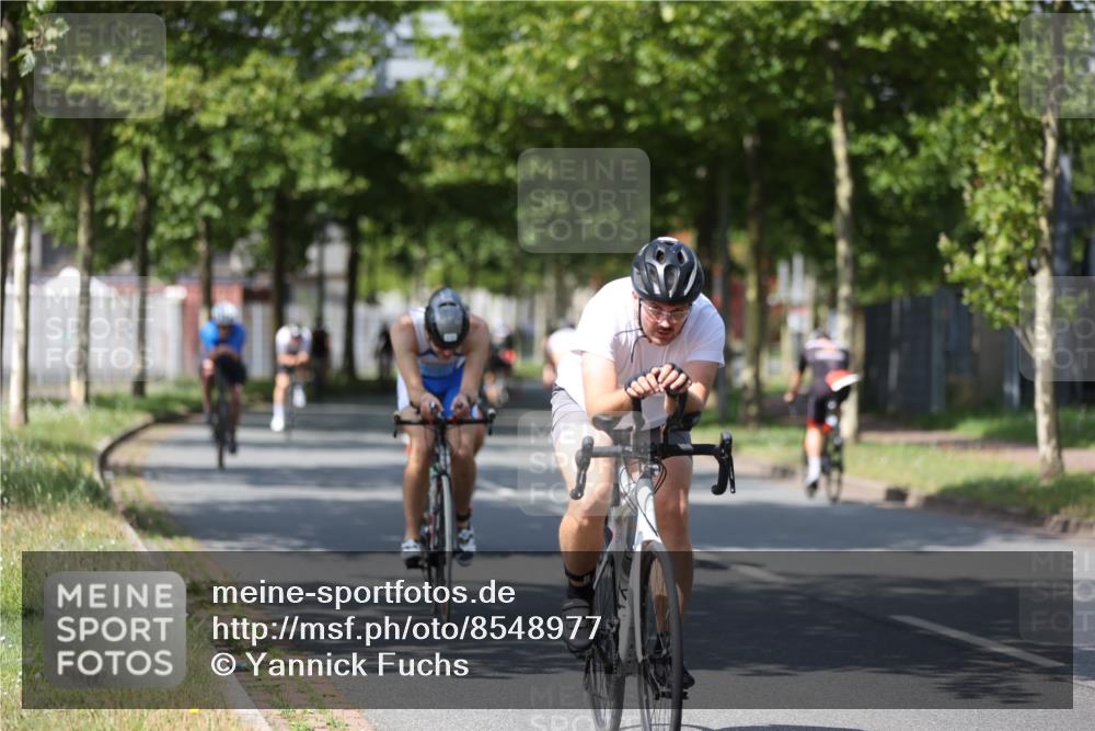 10.08.2025 - GEWOBA Citytriathlon Bremen Yannick Fuchs http://msf.ph/oto/8548977 10.08.2025 12:15:50 Radfahren 600, 626, 641, 682, 686, 707, 715, 824, 836, 839, 840, 859, 891, 1016, 1022 meine-sportfotos.de