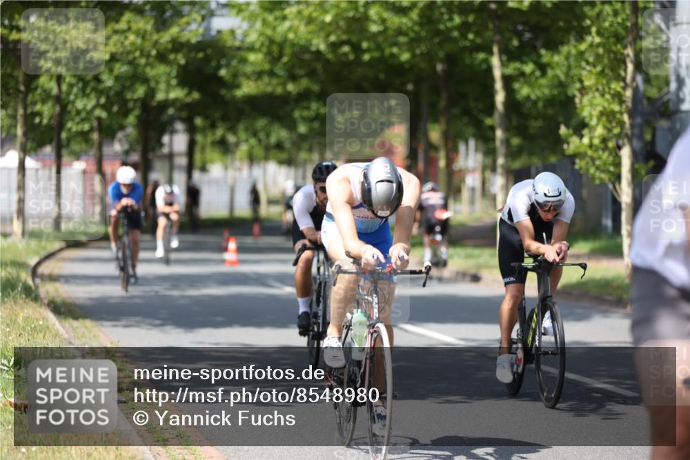 10.08.2025 - GEWOBA Citytriathlon Bremen Yannick Fuchs http://msf.ph/oto/8548980 10.08.2025 12:15:50 Radfahren 600, 626, 641, 682, 686, 707, 715, 824, 836, 839, 840, 859, 891, 1016, 1022 meine-sportfotos.de