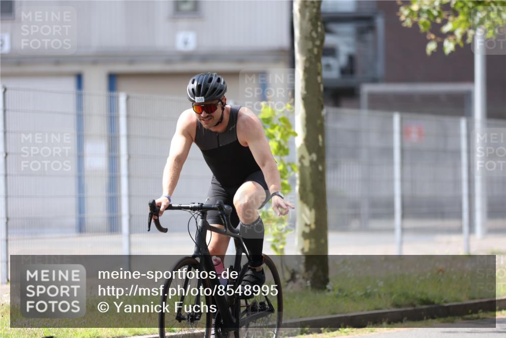 10.08.2025 - GEWOBA Citytriathlon Bremen Yannick Fuchs http://msf.ph/oto/8548995 10.08.2025 13:19:19 Radfahren 671, 762, 803, 899, 983, 1002 meine-sportfotos.de