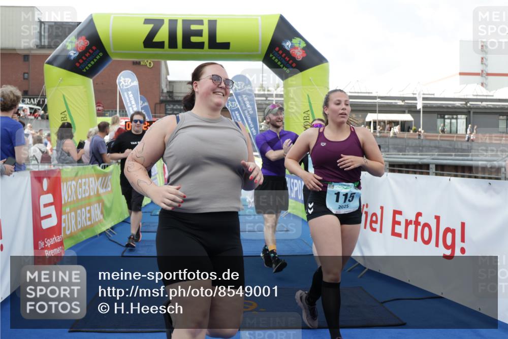 10.08.2025 - GEWOBA Citytriathlon Bremen H.Heesch http://msf.ph/oto/8549001 10.08.2025 11:35:52 Ziel 115, 125, 207, 247, 382 meine-sportfotos.de