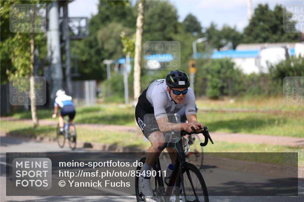 10.08.2025 - GEWOBA Citytriathlon Bremen Yannick Fuchs http://msf.ph/oto/8549011 10.08.2025 12:15:54 Radfahren 600, 626, 654, 682, 686, 707, 715, 824, 836, 839, 840, 859, 891, 1016, 1022 meine-sportfotos.de