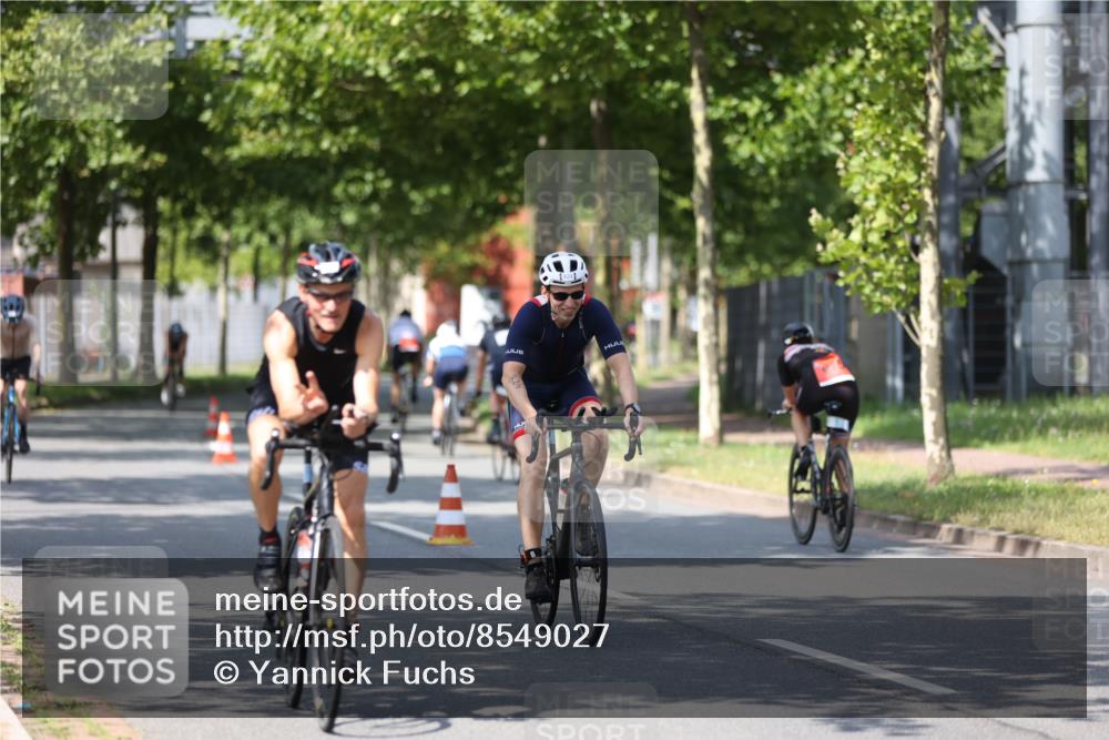 10.08.2025 - GEWOBA Citytriathlon Bremen Yannick Fuchs http://msf.ph/oto/8549027 10.08.2025 12:15:56 Radfahren 600, 626, 654, 682, 686, 707, 715, 824, 836, 839, 840, 859, 891, 1016, 1022 meine-sportfotos.de