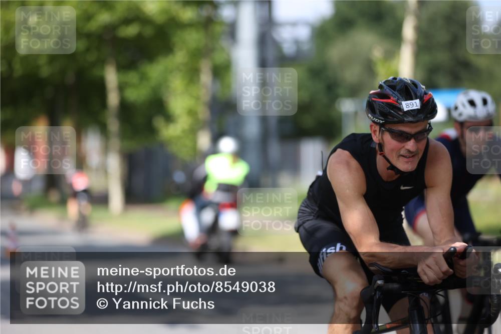 10.08.2025 - GEWOBA Citytriathlon Bremen Yannick Fuchs http://msf.ph/oto/8549038 10.08.2025 12:15:57 Radfahren 600, 626, 654, 682, 686, 707, 715, 824, 836, 839, 840, 859, 891, 1016, 1022 meine-sportfotos.de