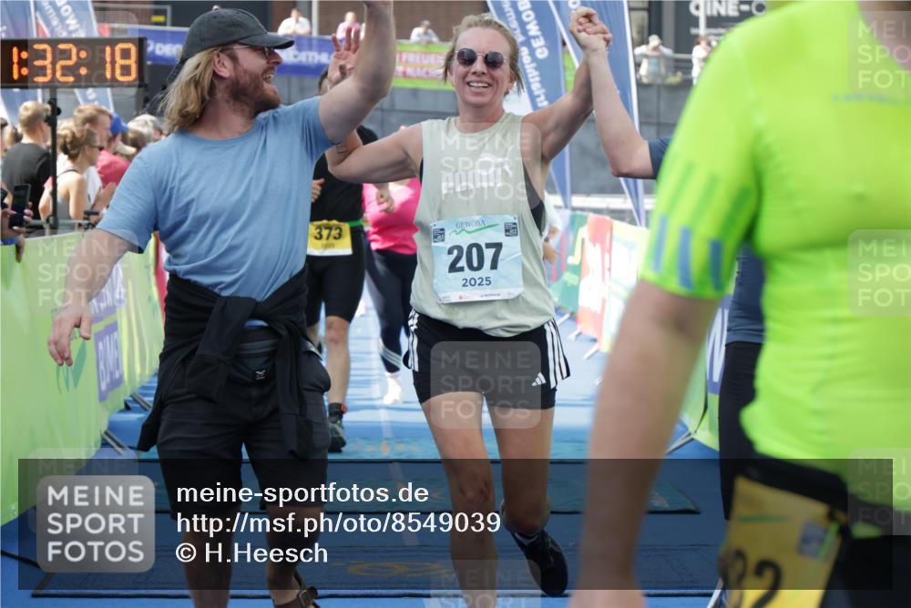 10.08.2025 - GEWOBA Citytriathlon Bremen H.Heesch http://msf.ph/oto/8549039 10.08.2025 11:36:00 Ziel 109, 125, 207, 373, 382, 485 meine-sportfotos.de