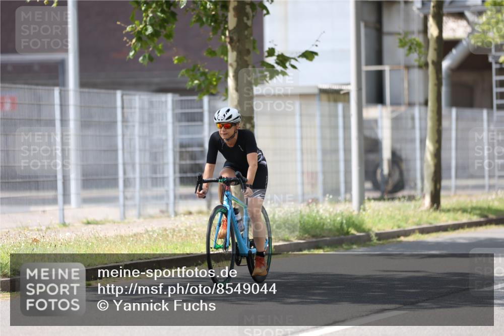 10.08.2025 - GEWOBA Citytriathlon Bremen Yannick Fuchs http://msf.ph/oto/8549044 10.08.2025 13:19:47 Radfahren 978 meine-sportfotos.de