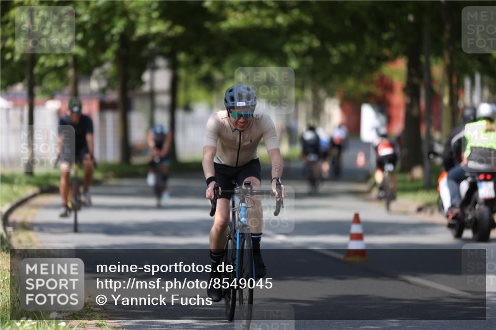 10.08.2025 - GEWOBA Citytriathlon Bremen Yannick Fuchs http://msf.ph/oto/8549045 10.08.2025 12:15:59 Radfahren 600, 626, 654, 682, 686, 707, 715, 824, 836, 839, 840, 859, 891, 1016, 1022 meine-sportfotos.de