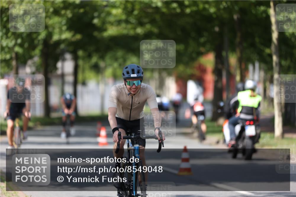 10.08.2025 - GEWOBA Citytriathlon Bremen Yannick Fuchs http://msf.ph/oto/8549048 10.08.2025 12:15:59 Radfahren 600, 626, 654, 682, 686, 707, 715, 824, 836, 839, 840, 859, 891, 1016, 1022 meine-sportfotos.de
