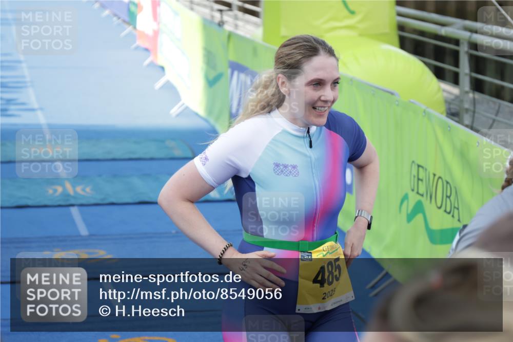10.08.2025 - GEWOBA Citytriathlon Bremen H.Heesch http://msf.ph/oto/8549056 10.08.2025 11:36:08 Ziel 109, 373, 485 meine-sportfotos.de