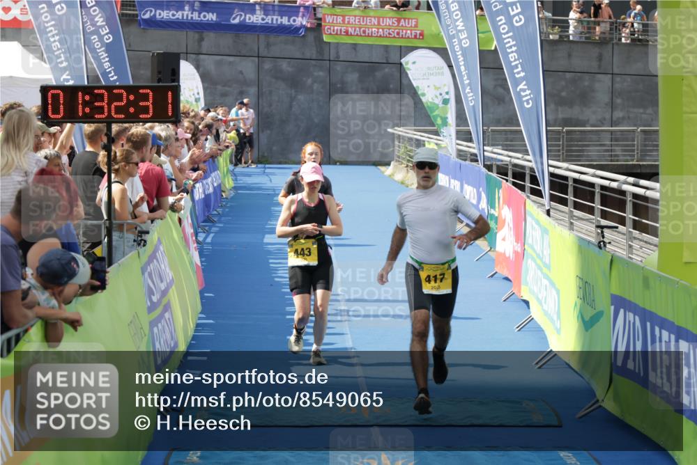10.08.2025 - GEWOBA Citytriathlon Bremen H.Heesch http://msf.ph/oto/8549065 10.08.2025 11:36:13 Ziel 418, 443, 452, 485 meine-sportfotos.de