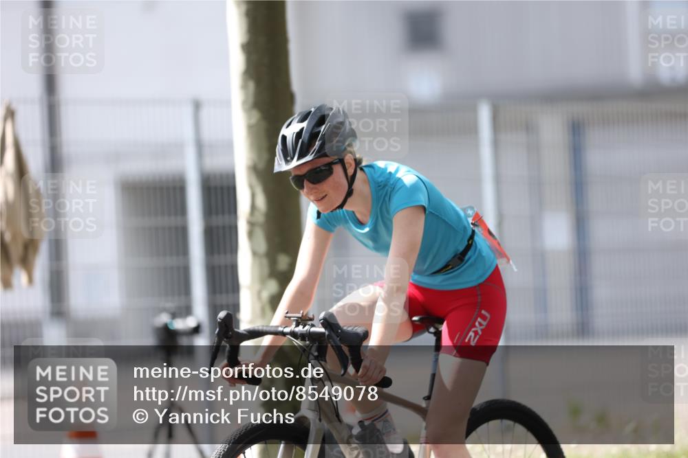 10.08.2025 - GEWOBA Citytriathlon Bremen Yannick Fuchs http://msf.ph/oto/8549078 10.08.2025 13:20:14 Radfahren 848, 944, 949 meine-sportfotos.de