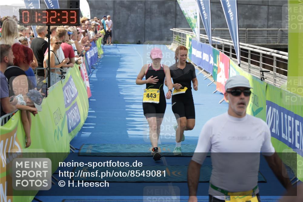 10.08.2025 - GEWOBA Citytriathlon Bremen H.Heesch http://msf.ph/oto/8549081 10.08.2025 11:36:15 Ziel 418, 443, 452 meine-sportfotos.de