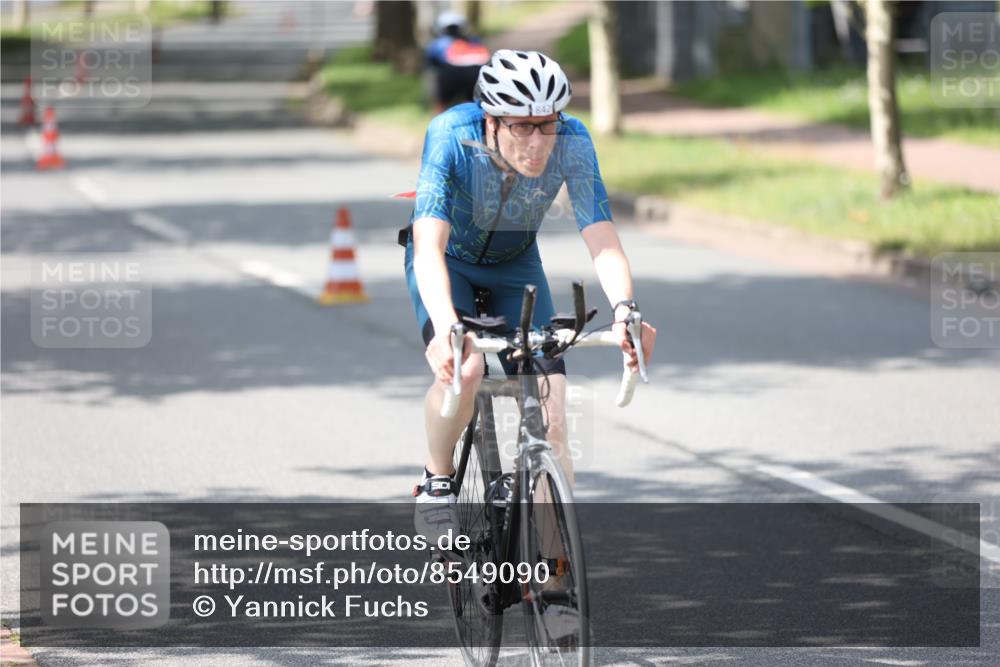 10.08.2025 - GEWOBA Citytriathlon Bremen Yannick Fuchs http://msf.ph/oto/8549090 10.08.2025 13:20:38 Radfahren 842, 862, 926, 964 meine-sportfotos.de