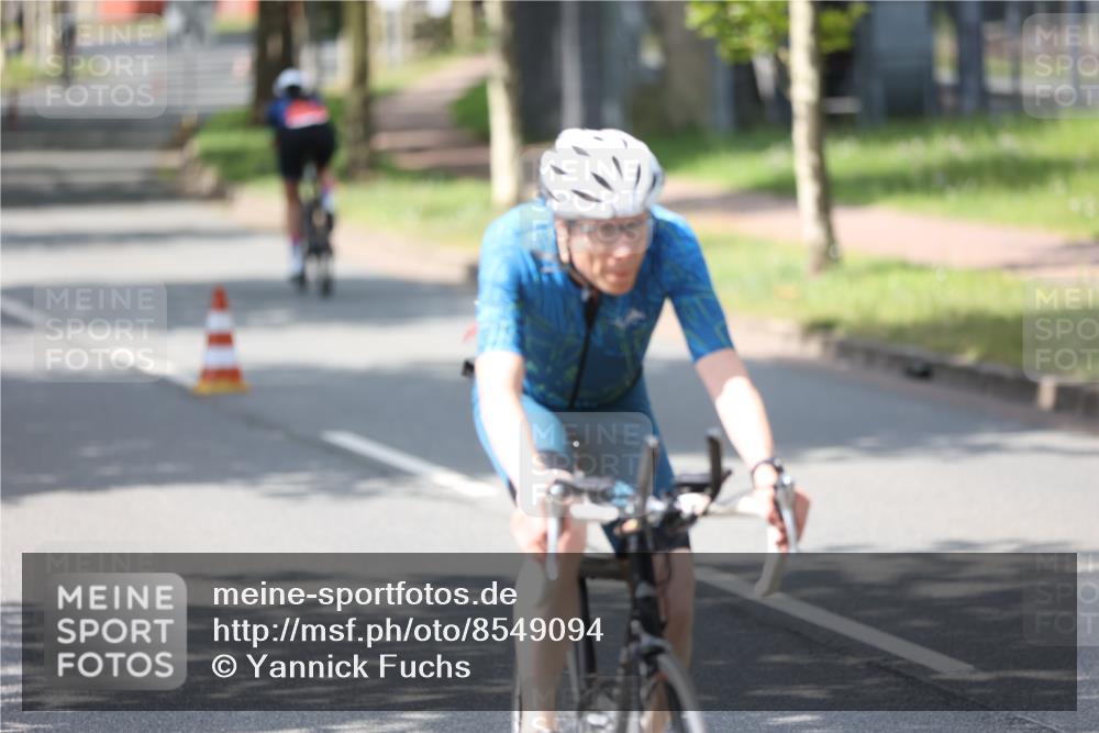 10.08.2025 - GEWOBA Citytriathlon Bremen Yannick Fuchs http://msf.ph/oto/8549094 10.08.2025 13:20:38 Radfahren 842, 862, 926, 964 meine-sportfotos.de