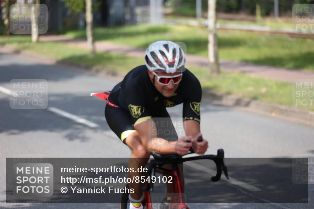10.08.2025 - GEWOBA Citytriathlon Bremen Yannick Fuchs http://msf.ph/oto/8549102 10.08.2025 12:16:22 Radfahren 768, 820 meine-sportfotos.de